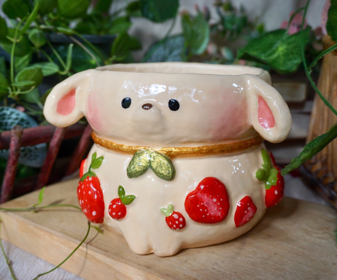 Strawberry Dog Planter/ Christmas Gift (Please inbox for free XMAS gift wrapped) - 花瓶/陶器 - 陶 白色