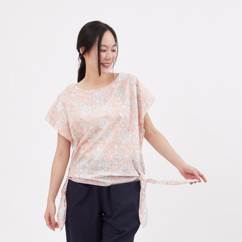 Elisa花卉印花綁帶上衣/櫻粉 - 女装上衣 - 棉．麻 粉红色