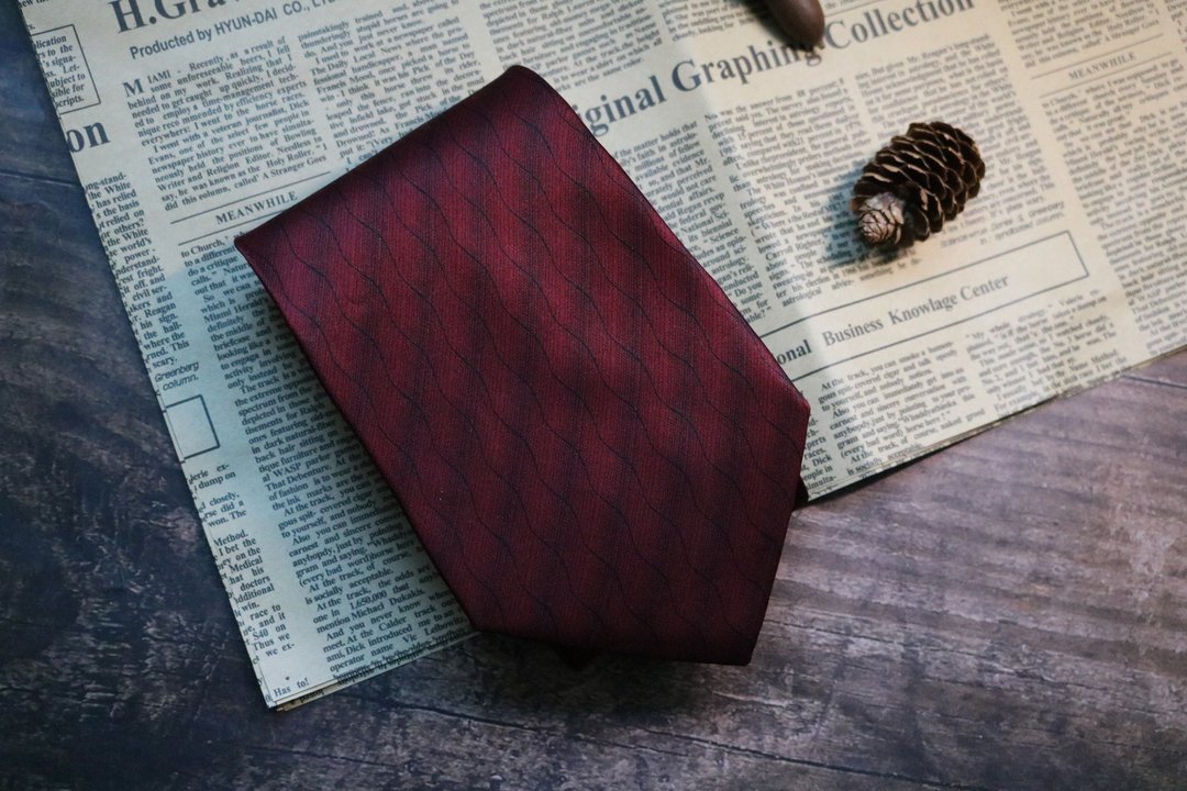 百分百重磅桑蚕丝红色曲线领带婚礼新郎necktie - 领带/领带夹 - 丝．绢 红色
