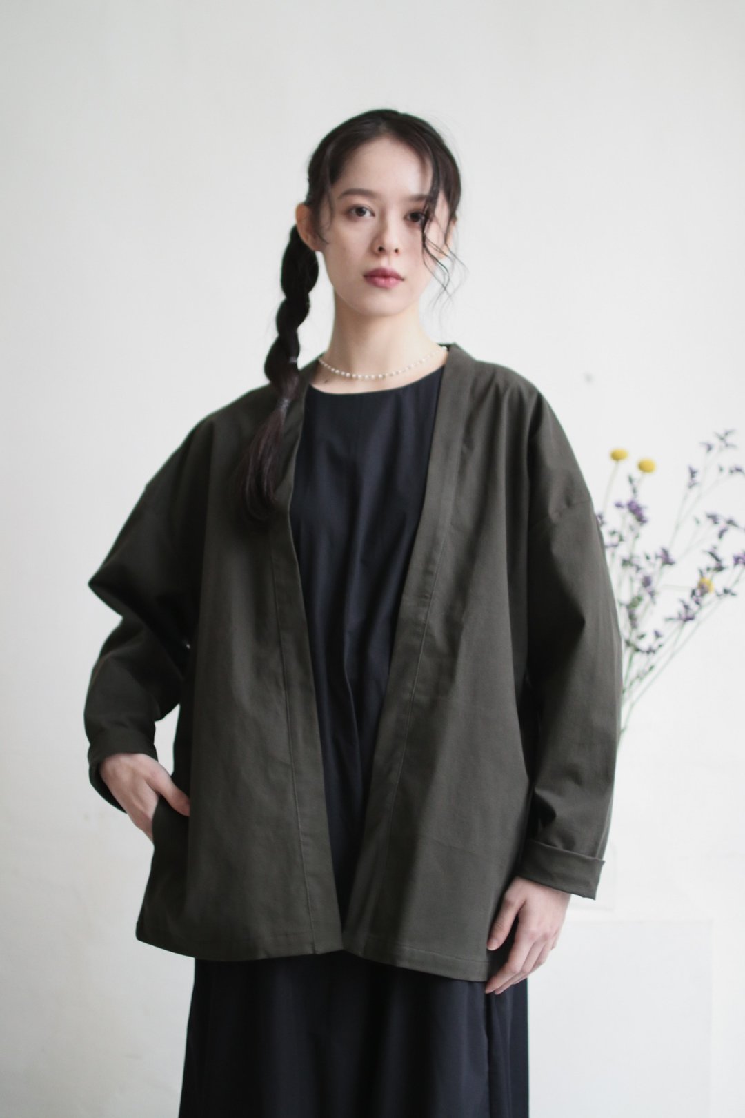 OMAKE.jp 后领刺绣和式外套FeteJacket 炭灰 - 女装休闲/机能外套 - 棉．麻 灰色