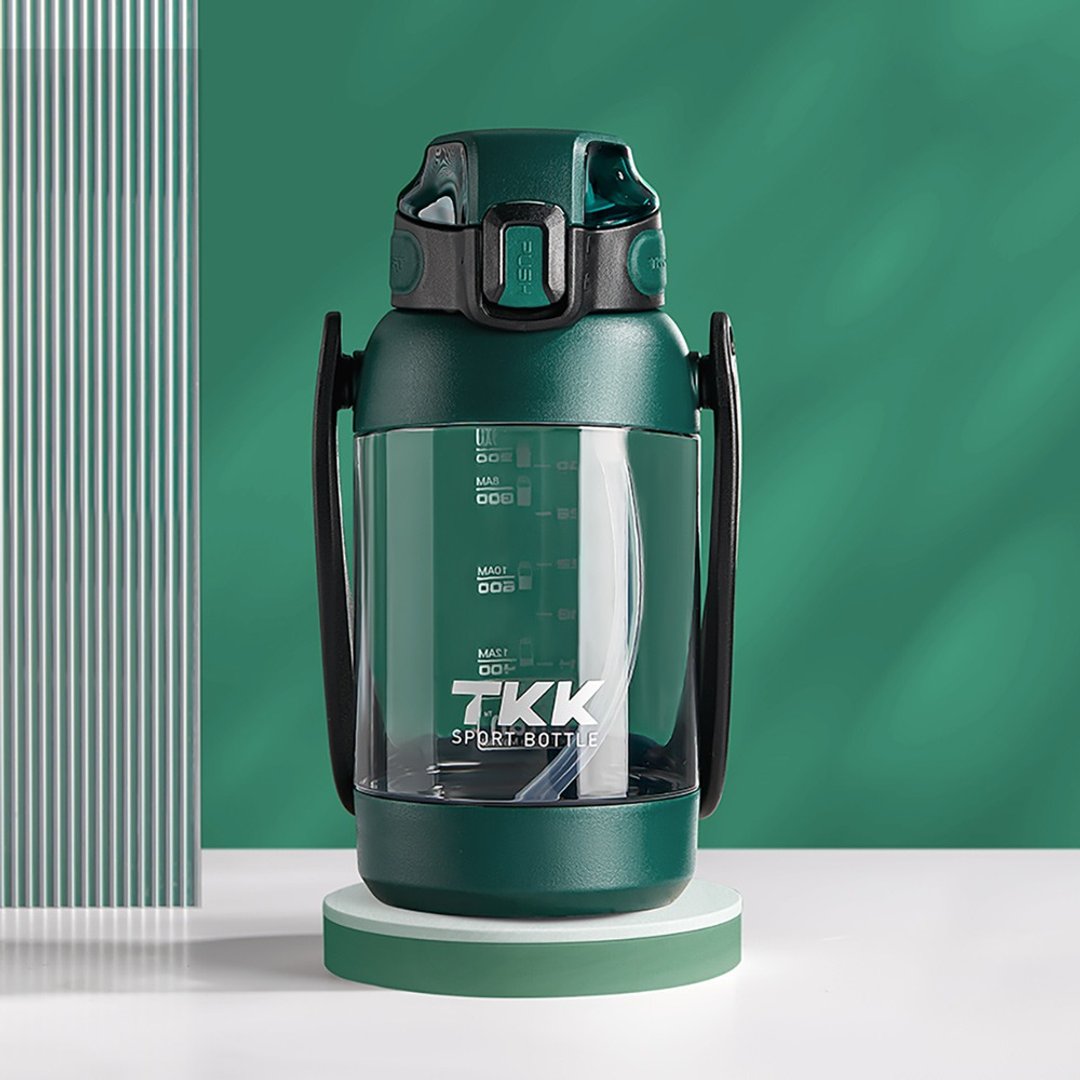 【TKK】美国进口Tritan猎鹰 手提+背带 运动水壶1200ML-高山绿 - 水瓶/水壶 - 其他材质 绿色