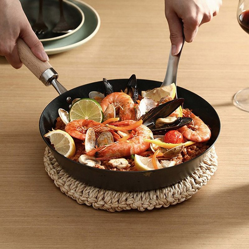 日本霜山 日本制木柄窒化防锈铁煎锅(IH炉可用/握柄升级)-24cm - 锅具/烤盘 - 其他金属 黑色