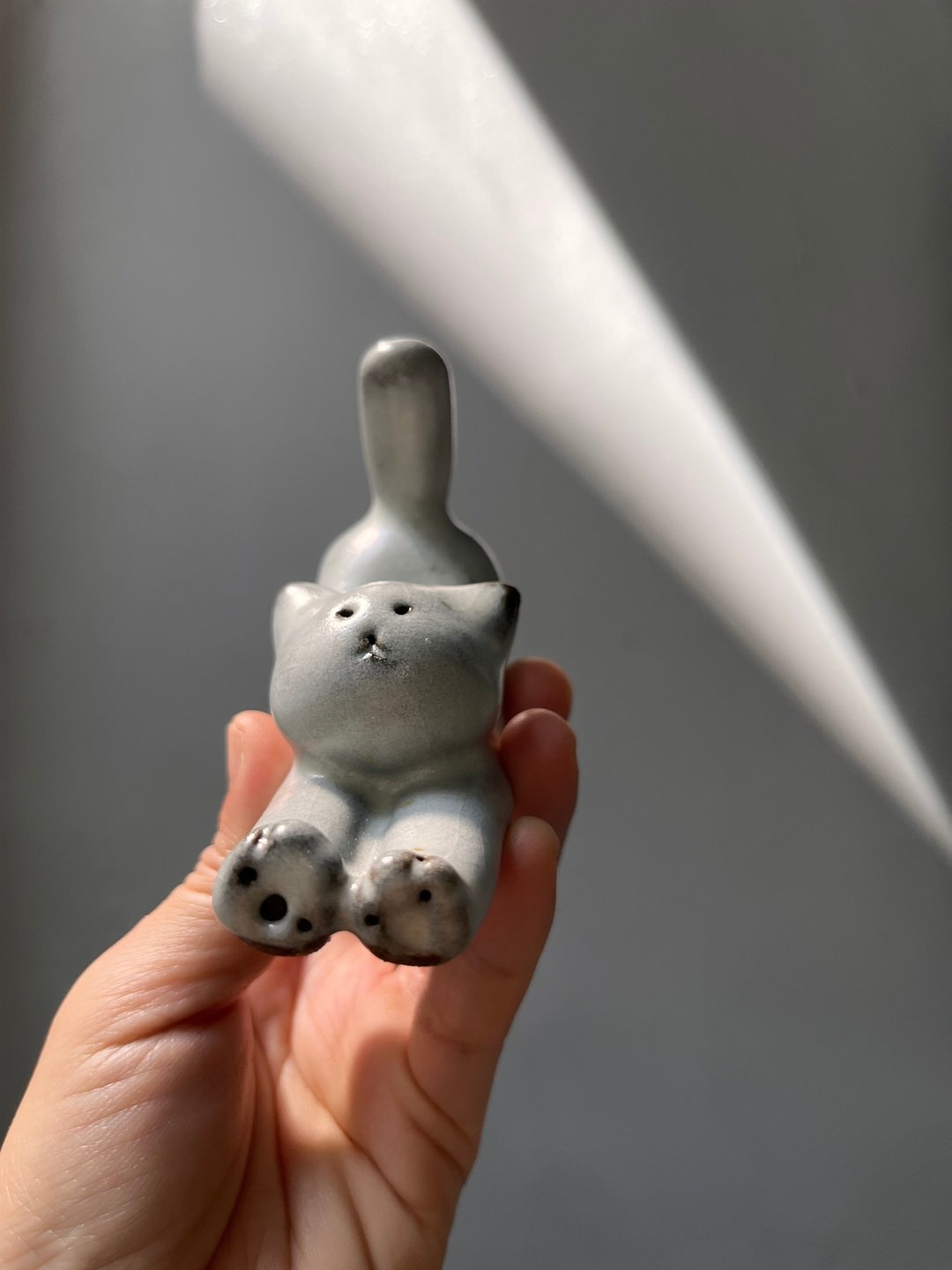 松松伸懒腰 / 白猫 / 陶偶 - 摆饰 - 陶 白色
