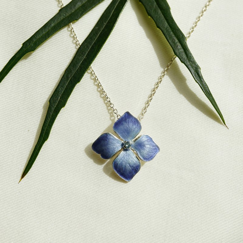 绣球花珐琅项链 蓝色 - 项链 - 银 蓝色