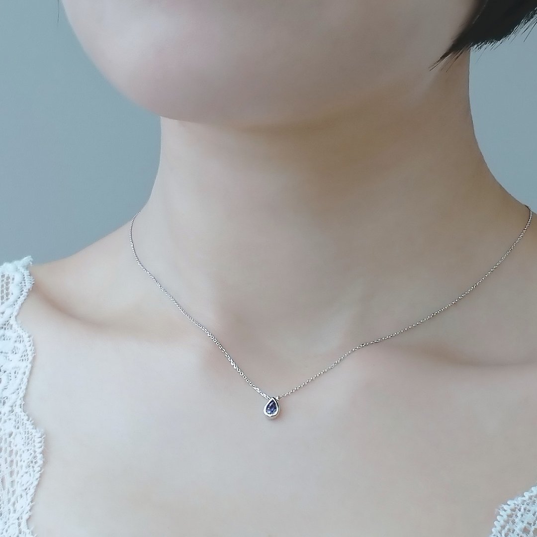 天然蓝宝 水滴形 单颗包镶 纯 18K 白金项链 锁骨链 - 项链 - 宝石 蓝色