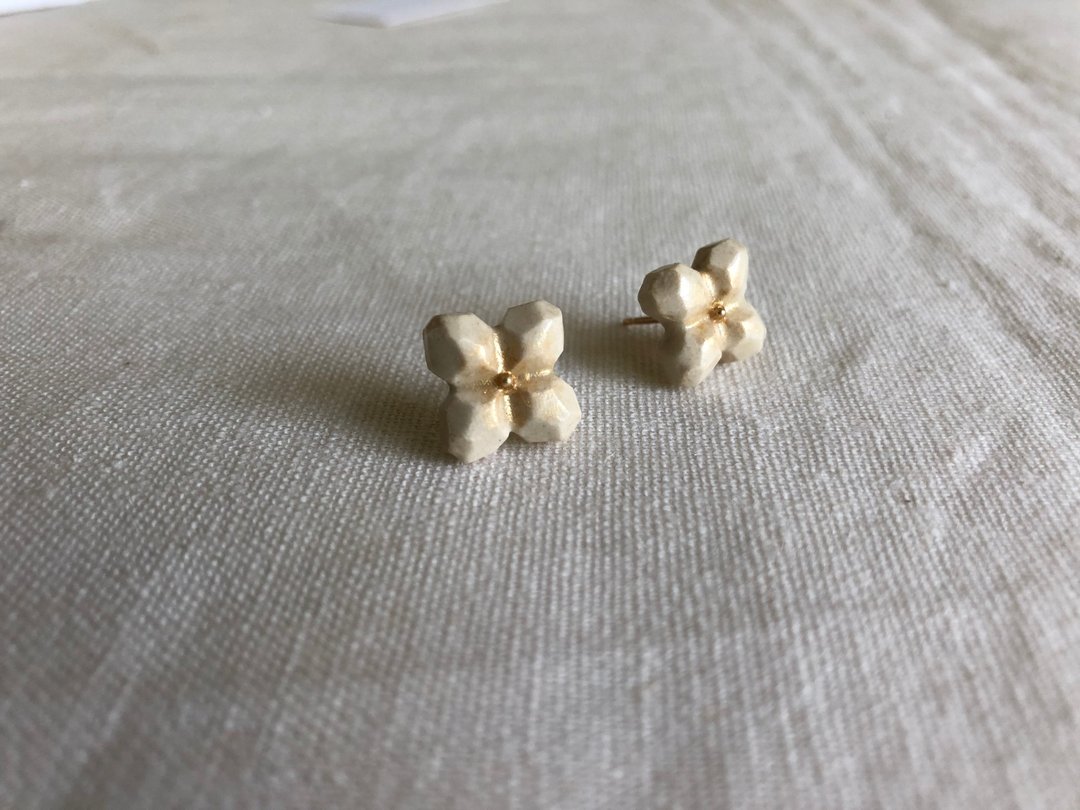 White flower earrings - 耳环/耳夹 - 陶 白色