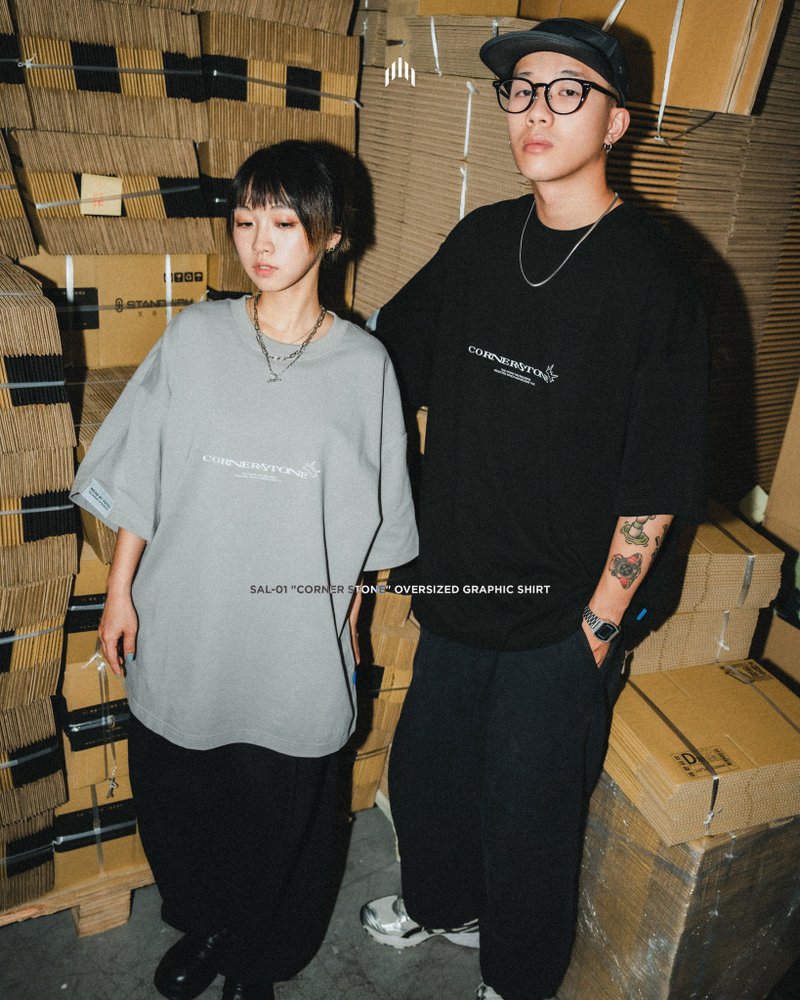 SAL-01 CORNERSTONE Oversized Graphic Shirt - 中性连帽卫衣/T 恤 - 其他人造纤维 黑色