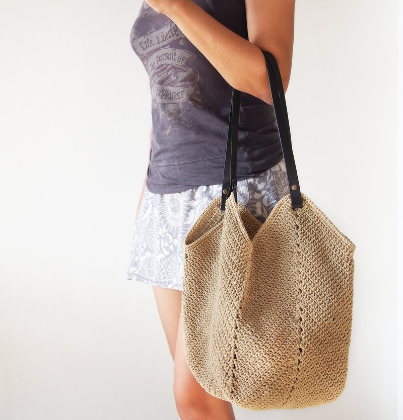 Handmade Granny square crochet shopping bag natural with genuine leather strap - 手提包/手提袋 - 其他材质 卡其色