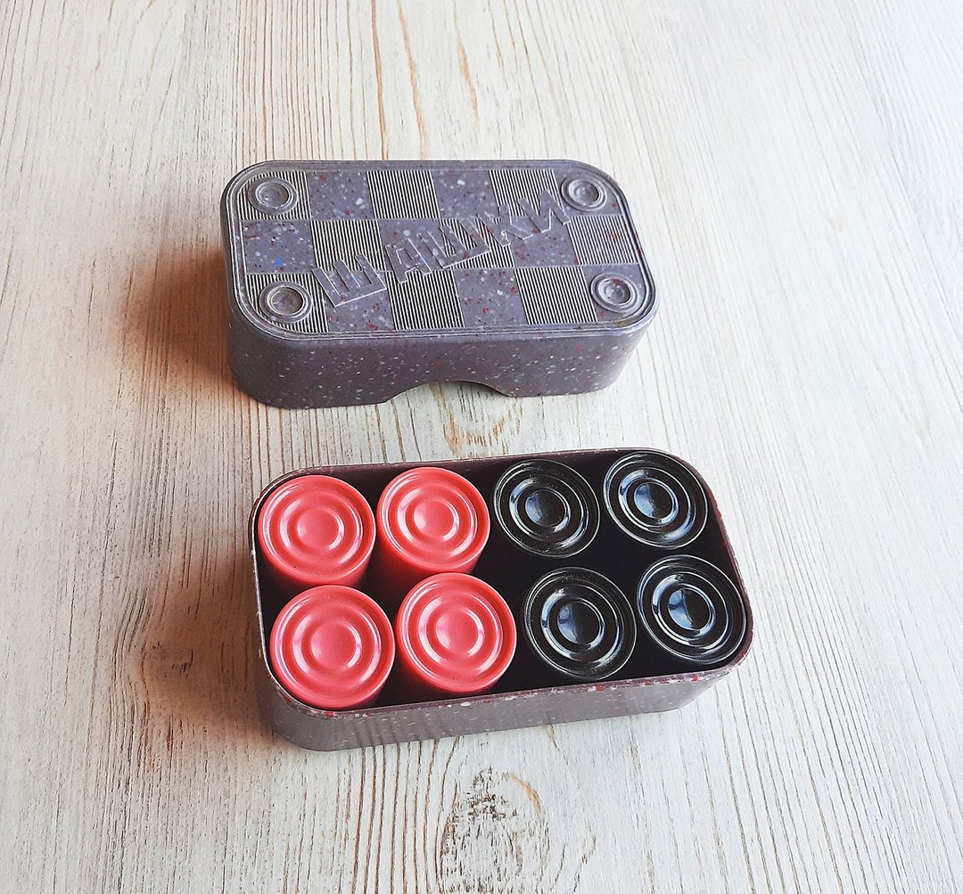 Carbolite pink black checkers game box vintage - Soviet draughts pieces set - 桌游/玩具 - 塑料 
