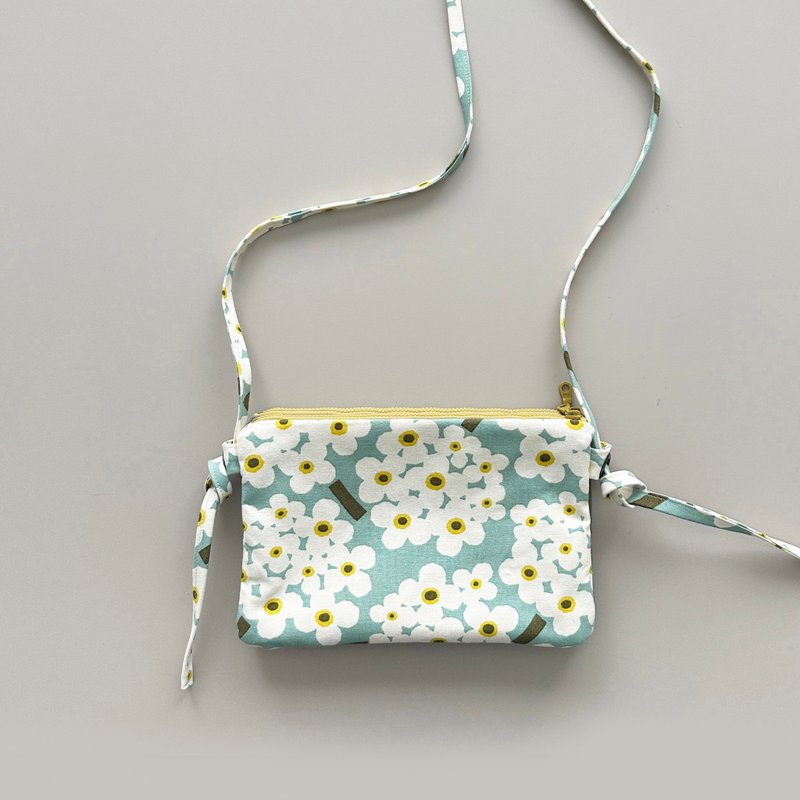 【River】侧背双层包/日本布料/花团/蓝 - 侧背包/斜挎包 - 棉．麻 蓝色