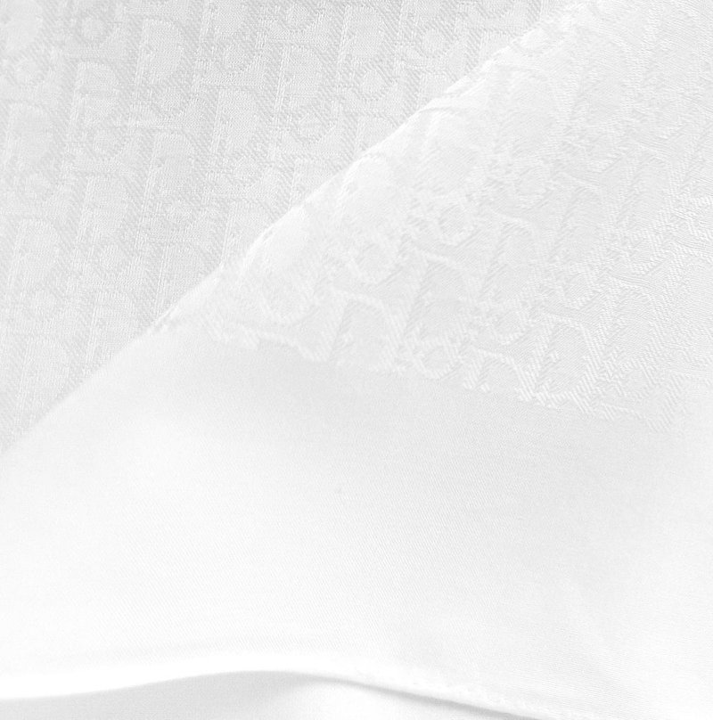 Christian Dior 复古手帕 – 白色缇花标志图案 19 x 19 英寸 - 手帕/方巾 - 棉．麻 白色
