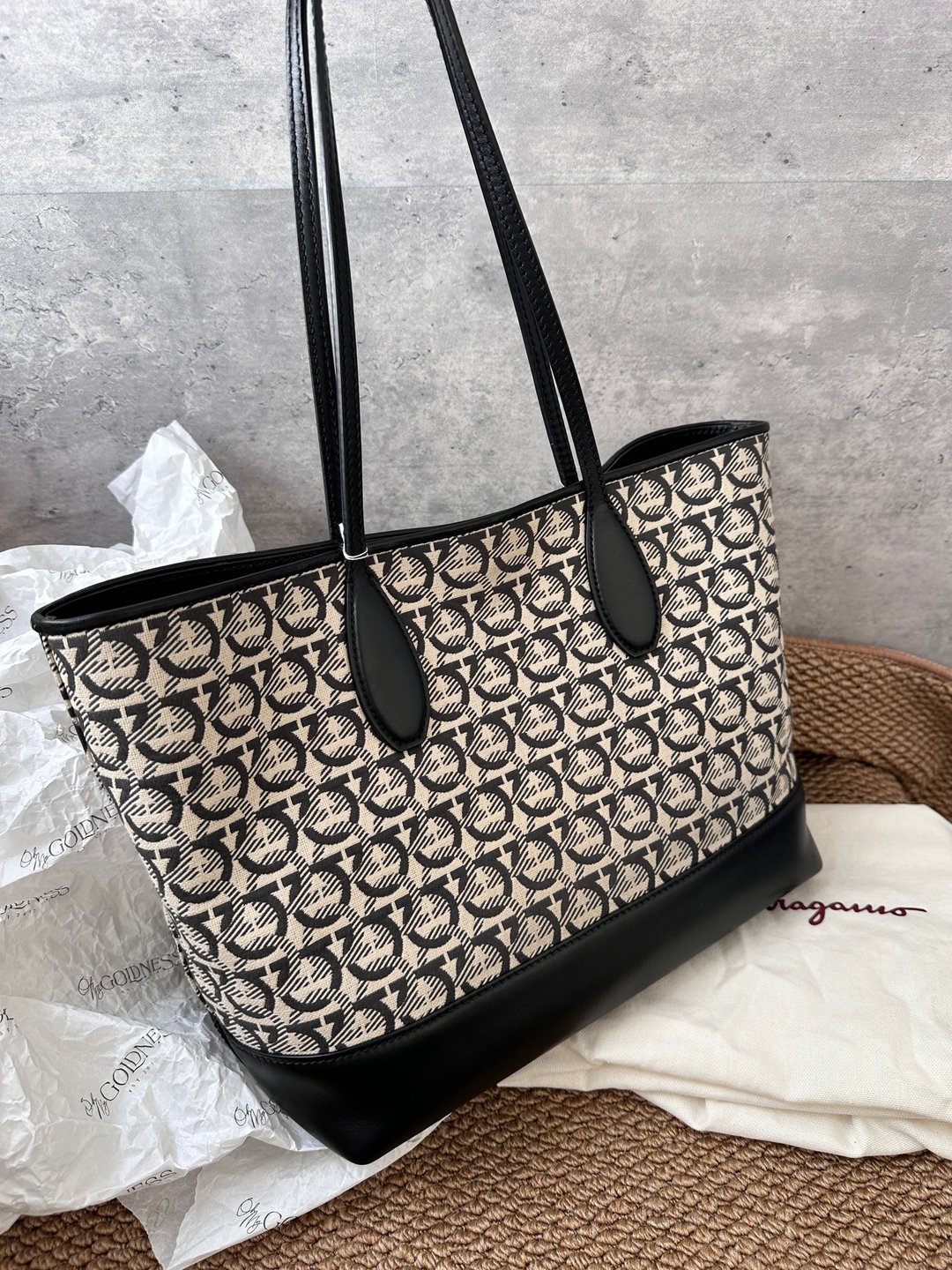 中古包 Ferragamo 菲拉格慕 老花马蹄扣托特包 - 手提包/手提袋 - 其他材质 白色