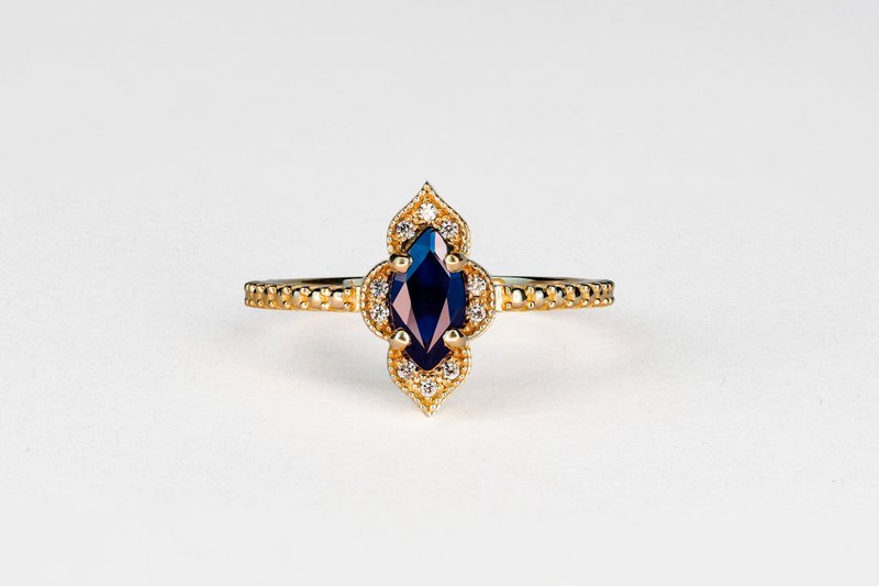 Gold ring with sapphire and diamonds - 戒指 - 贵金属 金色