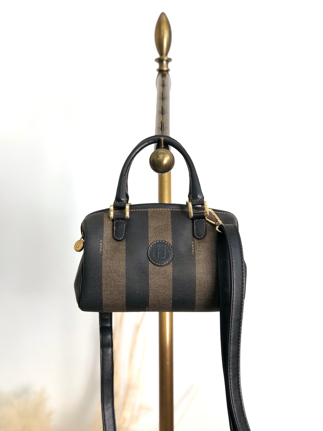 【日本直送 名牌二手包】FENDI 芬迪 经典Pequin条纹 侧背包 黑色 PVC皮革 两用迷你包 vintage b4ain2 - 侧背包/斜挎包 - 防水材质 黑色