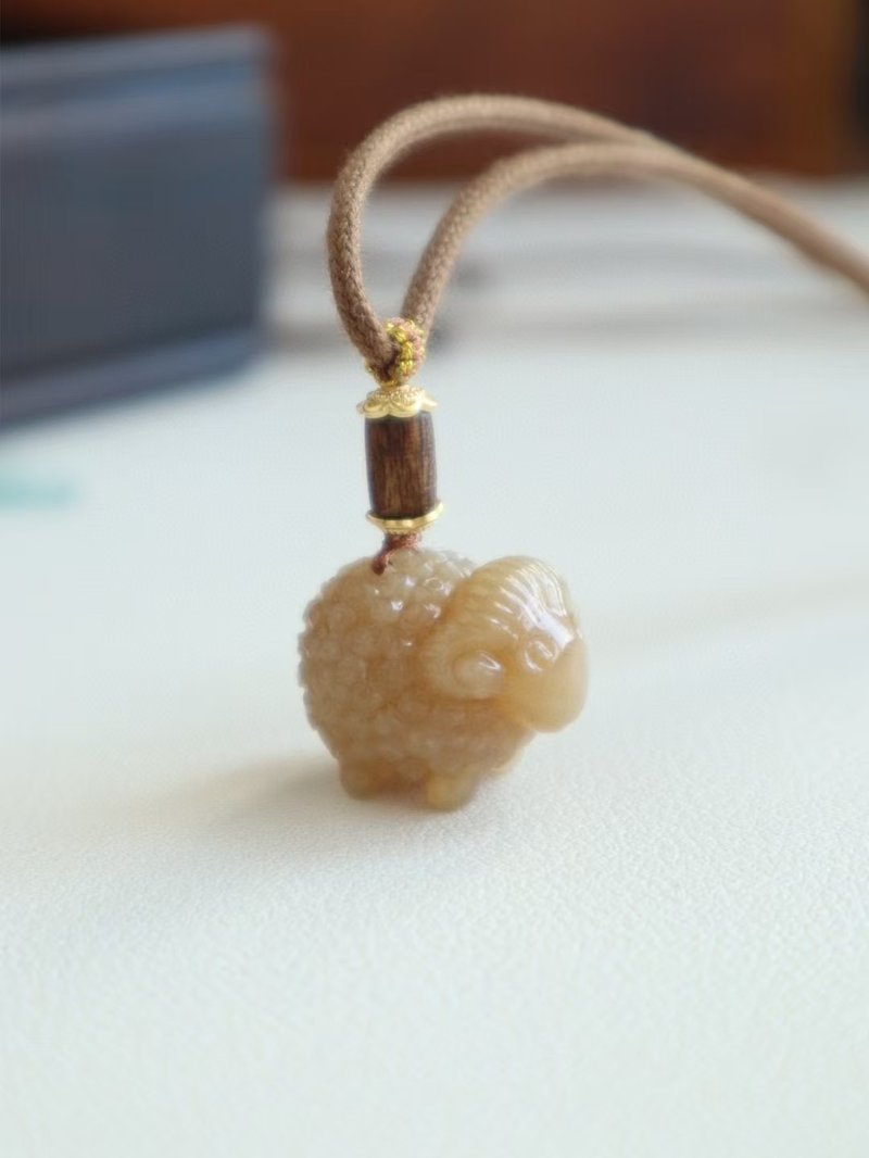 可爱小羊 天然新疆糖料和田玉生肖羊吊坠 亮糖色 脂份厚 生日礼物 - 项链 - 玉石 