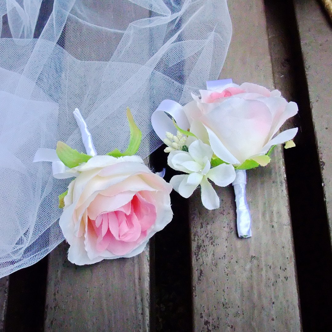 婚礼胸花 新娘伴娘新郎 玫瑰【仿真花系列】B005 - 胸花/手腕花 - 丝．绢 白色