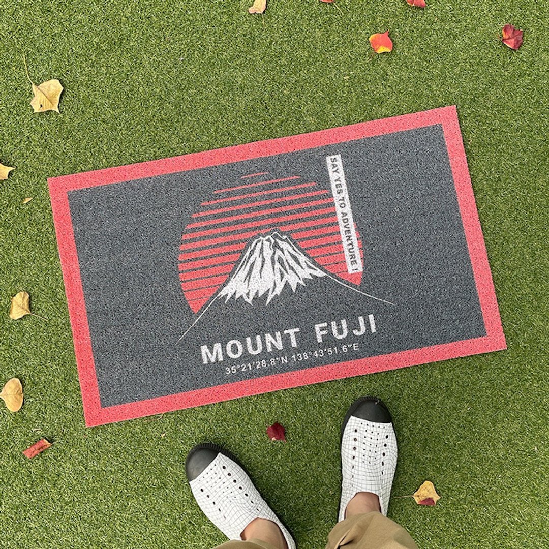 凝视富士山刮泥地垫 - 地垫/地毯 - 聚酯纤维 黑色