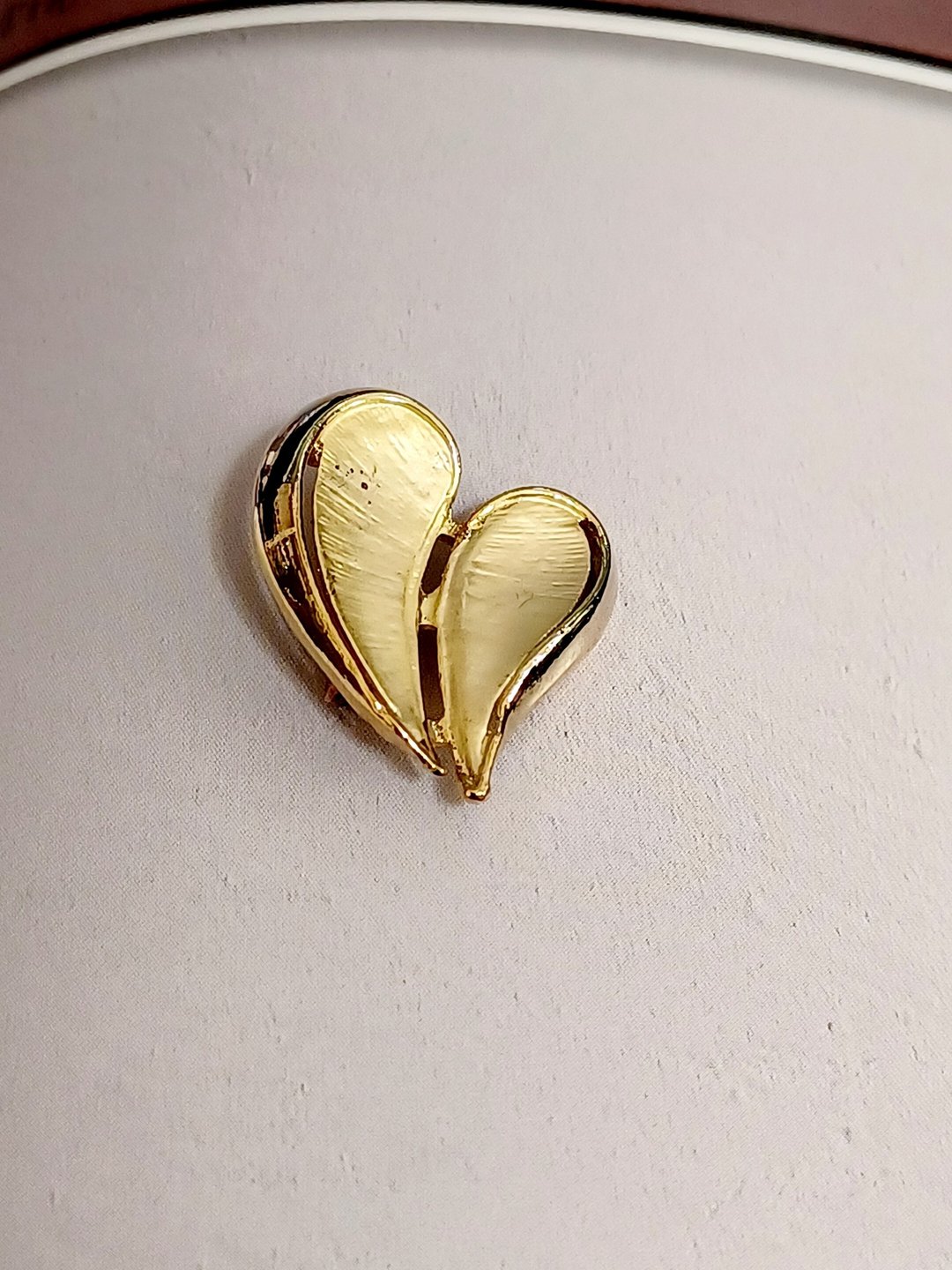 vintage jewelry  金色刷金纹小爱心 别针 - 胸针 - 其他金属 