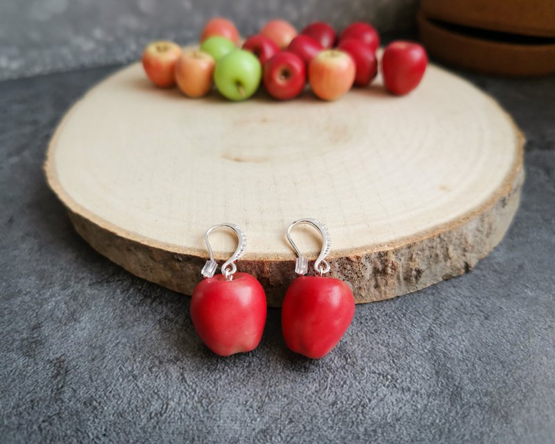 Red apple earrings are fruit weird funny funky quirky cool jewelry - 耳环/耳夹 - 粘土 红色