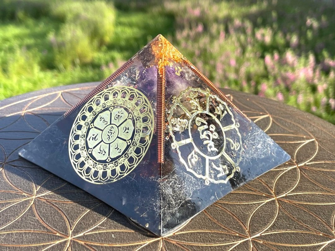 六字真言奥刚八边形金字塔 - 摆饰 - 水晶 金色