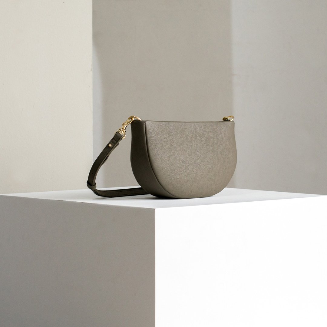 THE NEST leather shoulder bag - Grey - 侧背包/斜挎包 - 真皮 灰色