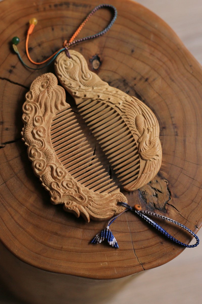 壹染指木雕 | 崖柏双面雕刻 传家木梳 | 龙凤呈祥 | 一对 - 彩妆刷具/镜子/梳子 - 木头 