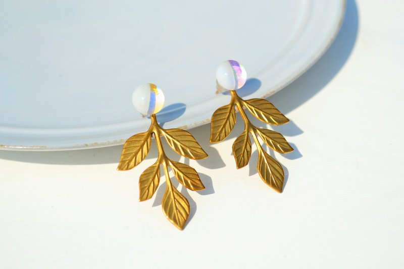 mizore + leef - 耳环/耳夹 - 玻璃 白色