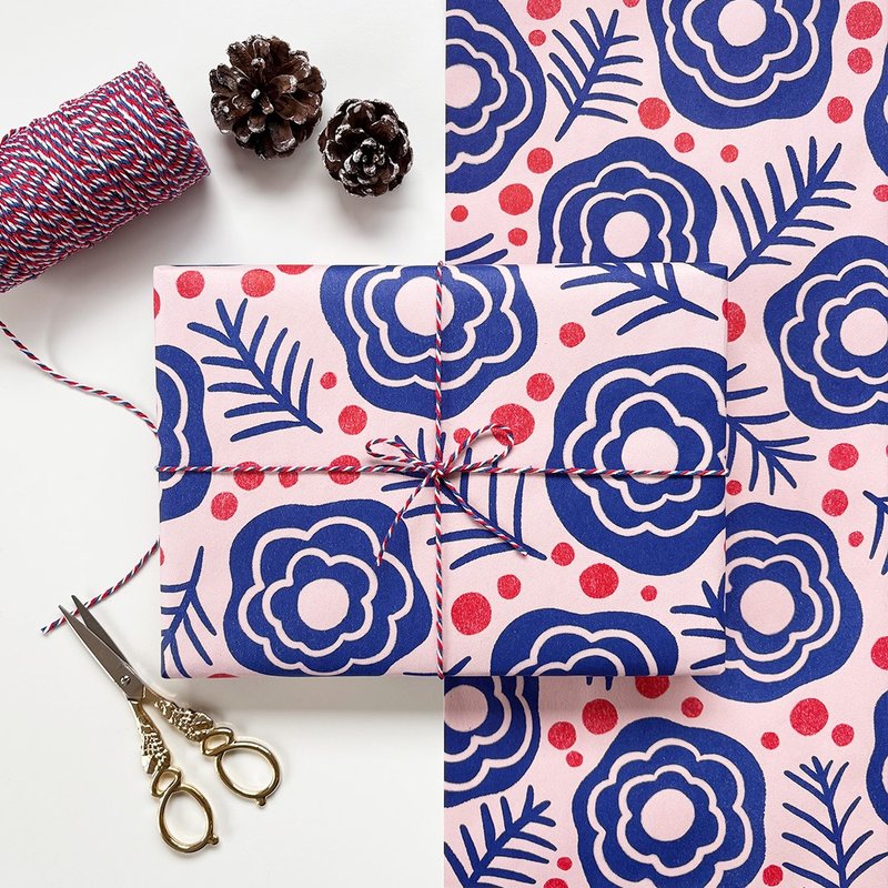 带有松果和红色浆果的圣诞包装纸 - 生态再生纸 277 x 400 毫米 - 包装材料 - 纸 粉红色