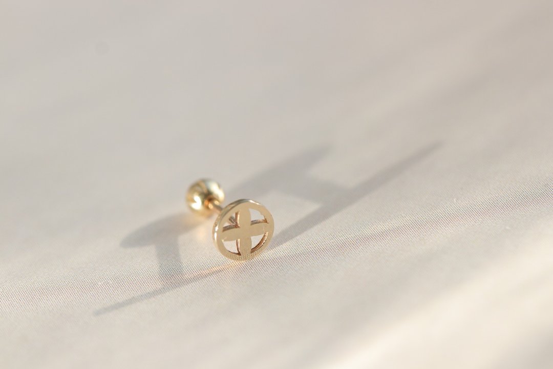 14K 圆十字锁珠耳环 (单个) - 耳环/耳夹 - 贵金属 金色