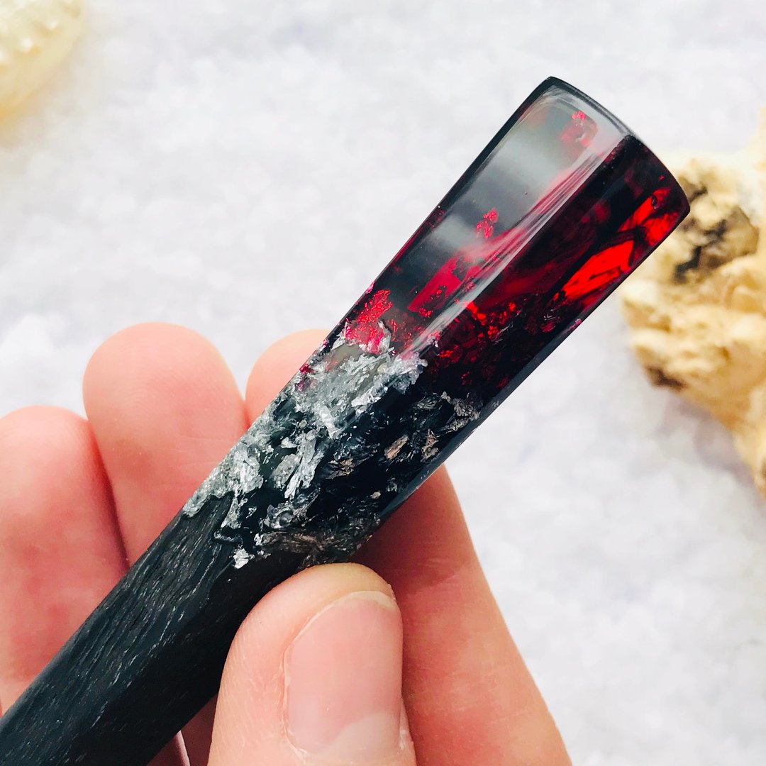Hair stick with black oak wood, dark red resin and silver foil, Gothic oak stick - 发饰 - 木头 红色