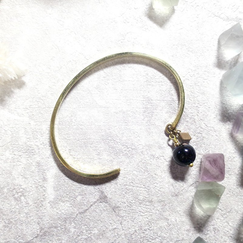 VIIART。行星编号2196。蓝砂石黄铜手环 | 半开手镯 - 手链/手环 - 其他金属 蓝色