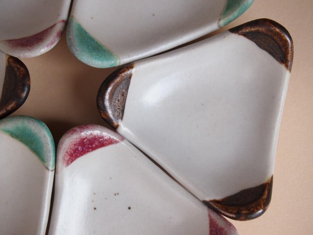 triangle mame dish / gold - 浅碟/小碟子 - 陶 白色