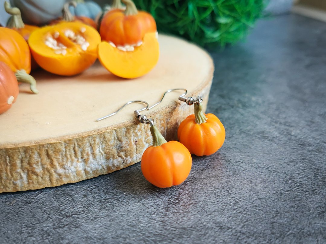Pumpkin earrings are cottagecore vegetable weird, funny, funky, quirky jewelry - 耳环/耳夹 - 粘土 橘色