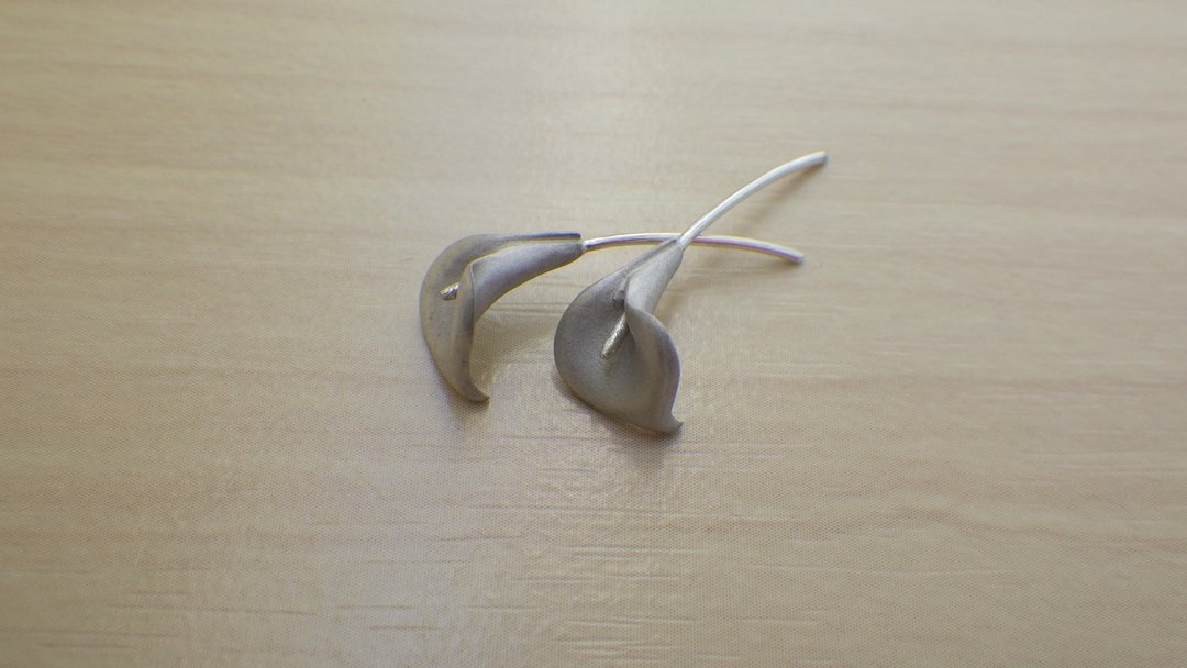 Calla Lily Earrings - 耳环/耳夹 - 其他金属 银色