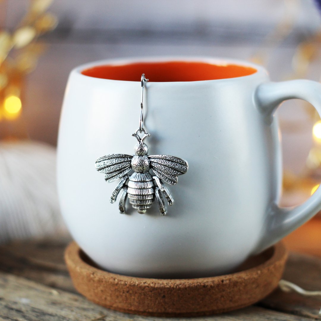 Honey bee tea strainer for loose leaf tea, Tea infuser with bee charm - 茶具/茶杯 - 不锈钢 银色