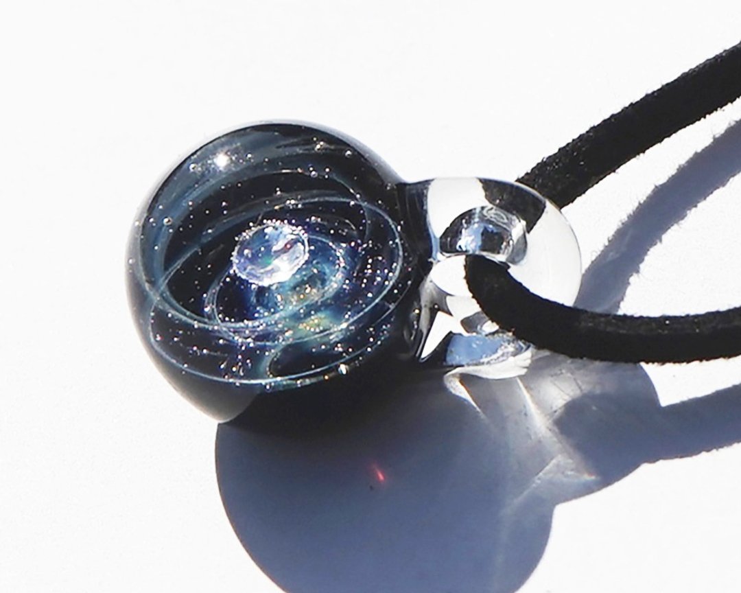 The world of shine. Diamond cut glass pendant universe - 项链 - 玻璃 蓝色