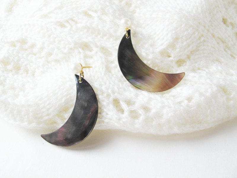 ＊Rosy Garden＊ 神秘的国度弯月黑色贝壳耳环 - 耳环/耳夹 - 其他材质 黑色