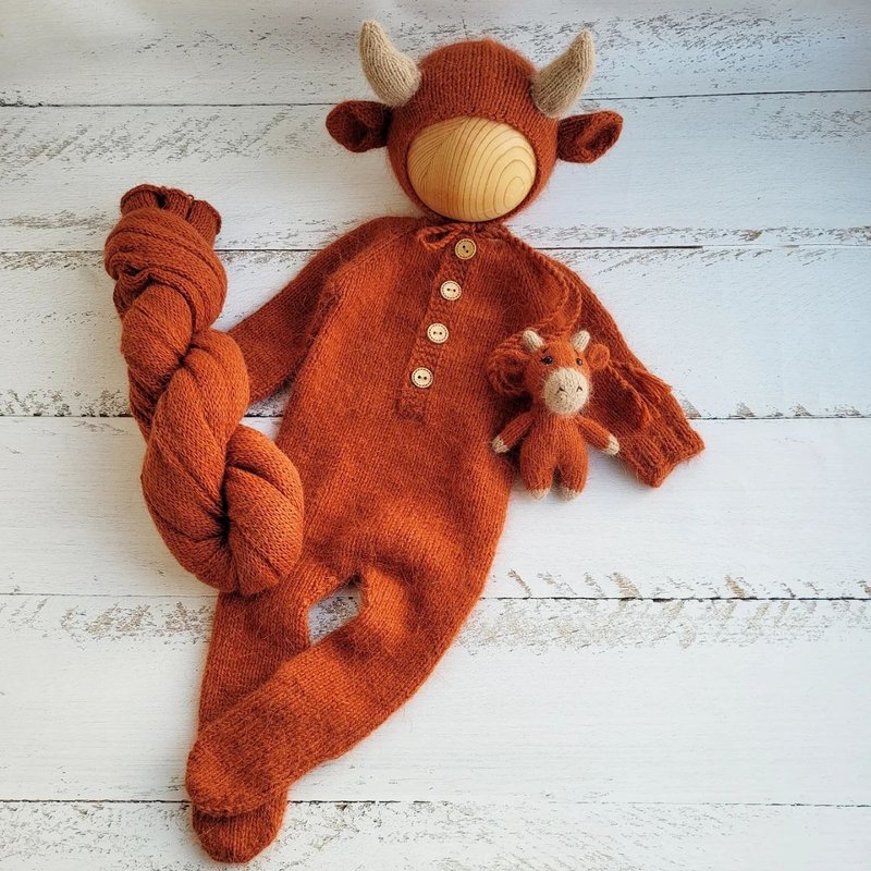 Newborn bull cow bonnet and stuffed toy. Girl or boy photo props. - 婴儿饰品 - 羊毛 咖啡色
