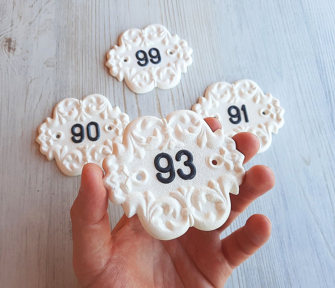 White door address plate number 93 old fashioned address number sign decorative - 门帘/门牌 - 塑料 白色