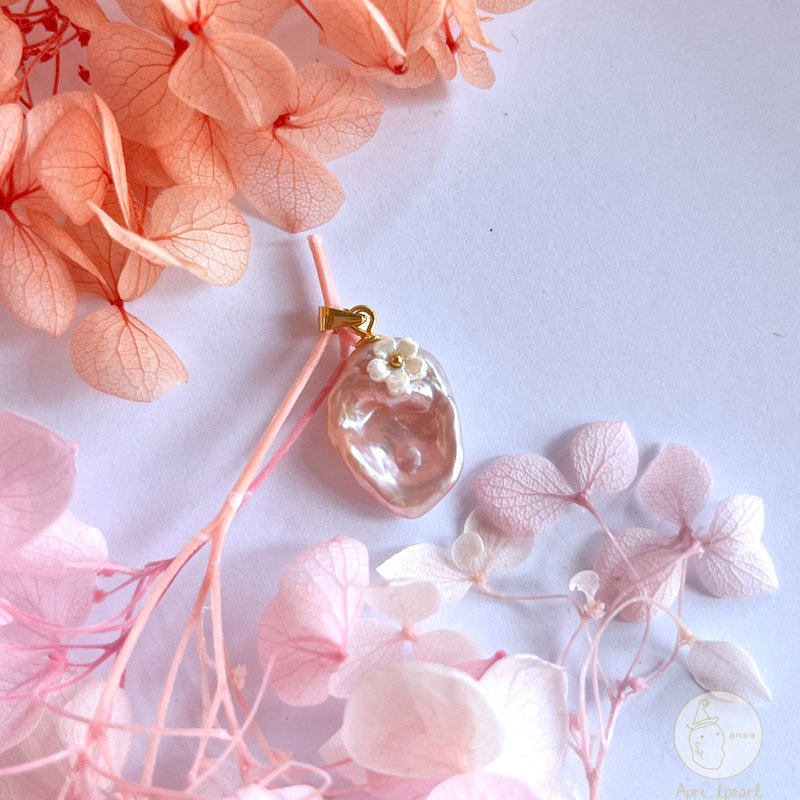 樱花花瓣淡水珍珠吊饰 - 项链 - 珍珠 