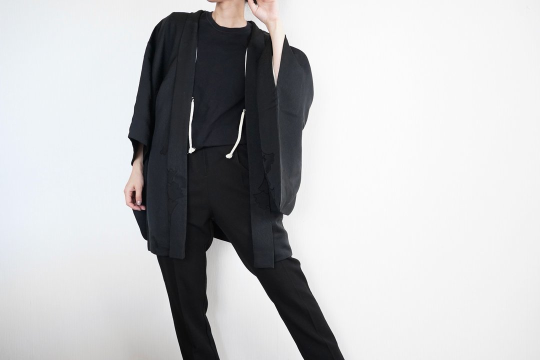 Ginkgo leaf kimono, woven ginkgo leaf fabric, vintage kimono, kimono jacket - 女装休闲/机能外套 - 丝．绢 黑色