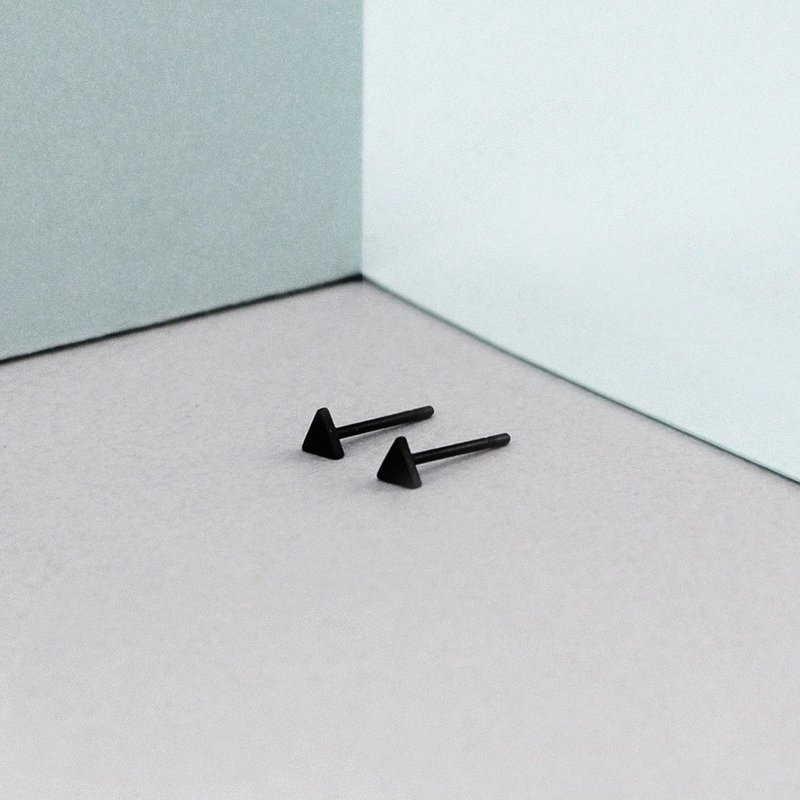 迷你小三角钢耳环 - 黑色 银色 - 耳环/耳夹 - 不锈钢 黑色