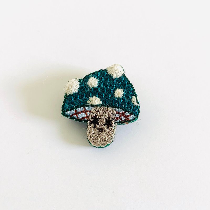 立体刺繍　きのこブローチ - 胸针 - 绣线 绿色