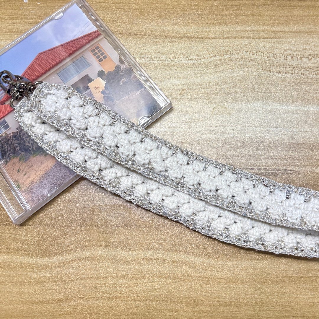 MUMU 牛奶白 x 银河系 四叶草撞色钩织手机绳 Handmade - 挂绳/吊绳 - 棉 