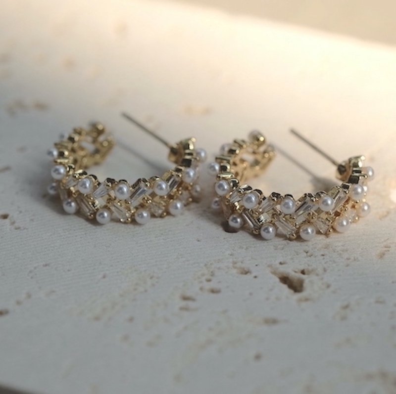 MAISON M 洛可可珍珠耳环 - 耳环/耳夹 - 铜/黄铜 金色