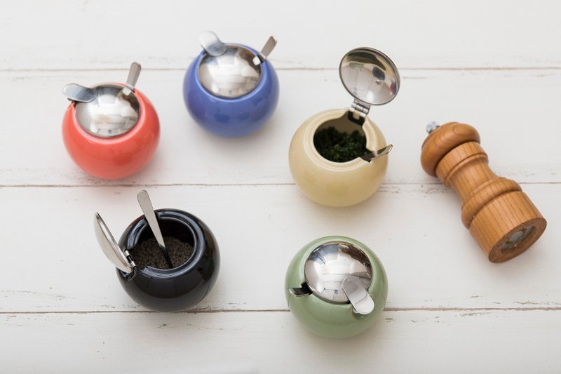 日本 ZERO JAPAN 圆形调味罂(中) - 附匙 - 调味罐/酱料瓶 - 陶 多色