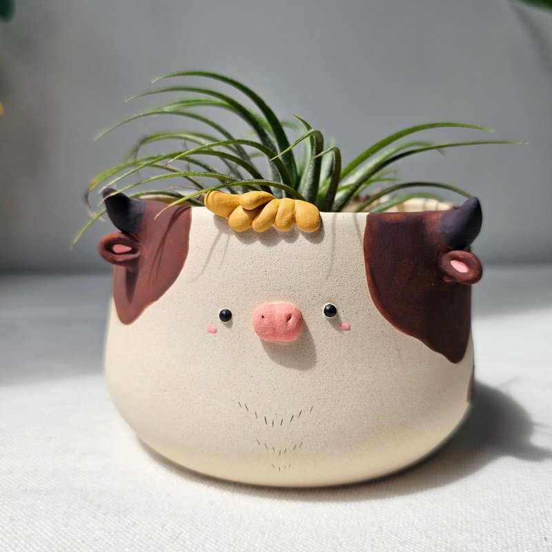 Cow plant pot. Handmade animal planter with drainage. - 花瓶/陶器 - 陶 