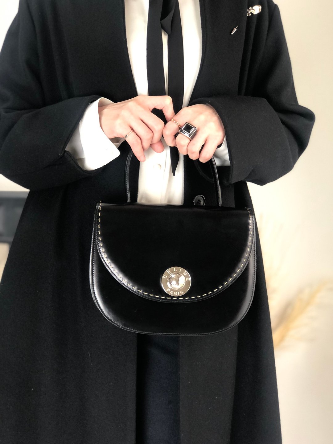 【 日本直送 名牌中古包 】CELINE 赛琳 手提包 黑色 星球钮扣 缝线 皮革 圆形 vintage 古董 2ngrau - 手提包/手提袋 - 真皮 黑色