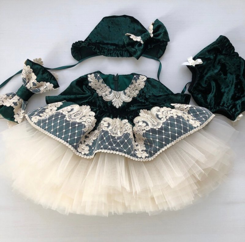 Green dress with gold lace, bonnet and panties for baby girl. - 童装礼服/连衣裙 - 其他材质 绿色