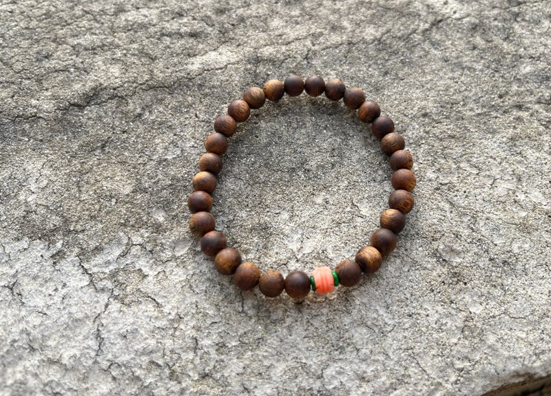 6mm 天然绿奇楠沈香珠/沉香珠 momo 珊瑚翡翠设计手链 s - 手链/手环 - 木头 咖啡色